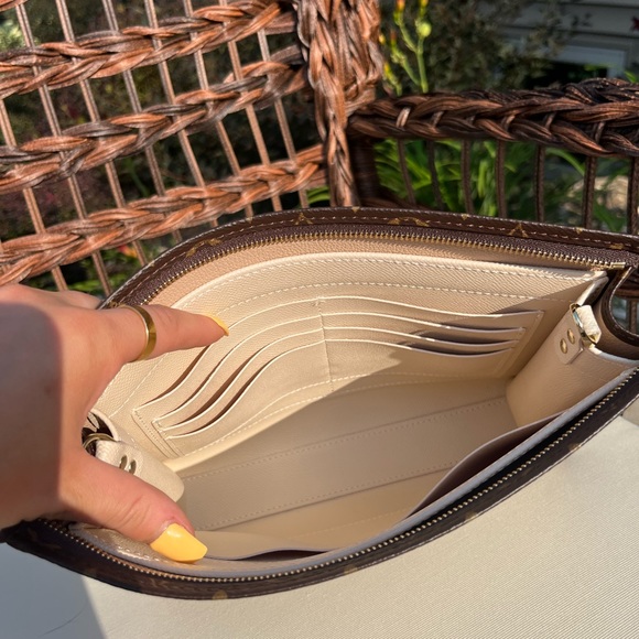 SOLD ‼️ Louis Vuitton Toiletry 26 - Picture 12 of 17